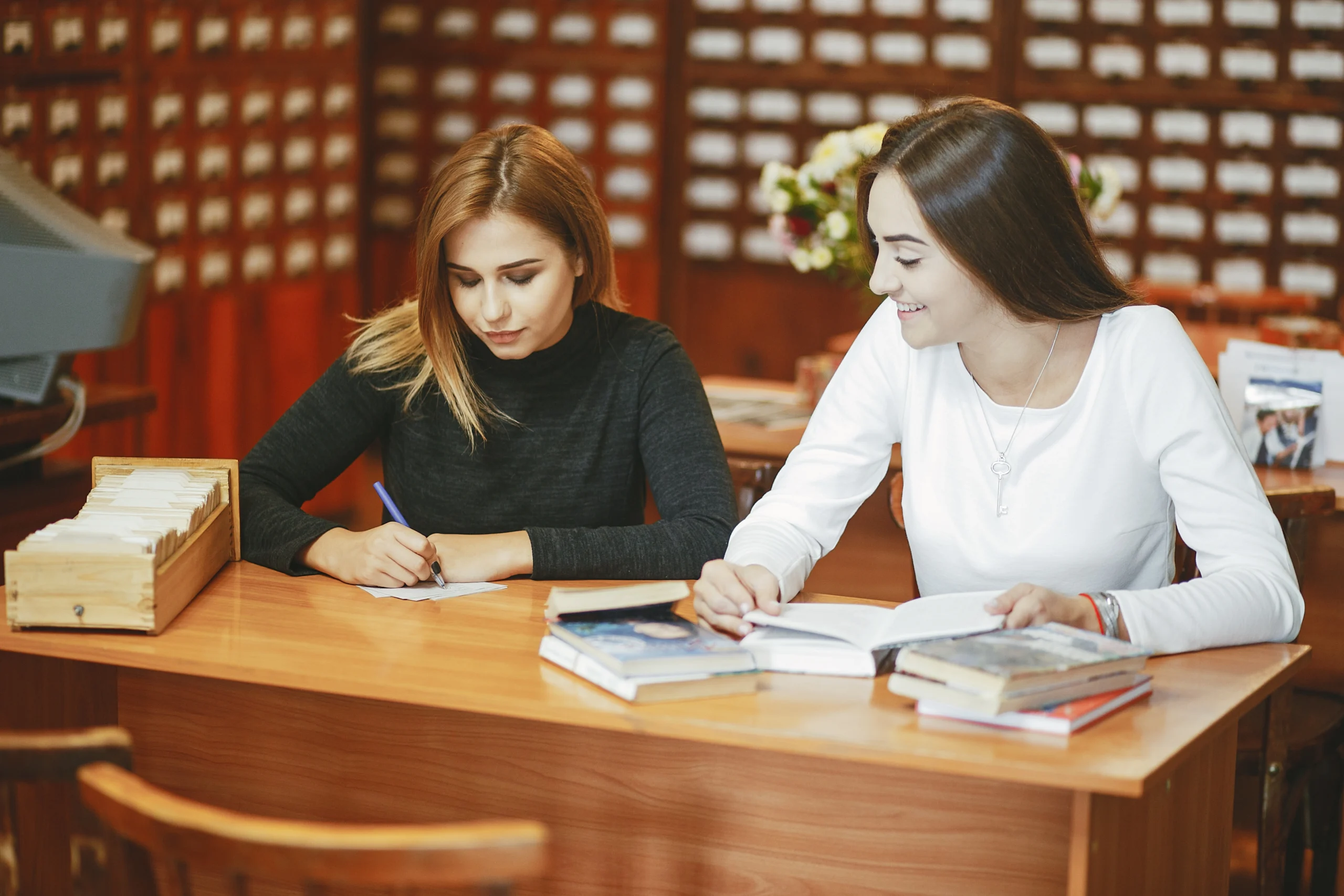 Thesis vs Non-Thesis Master’s Which Track Is Right for You